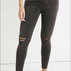 Madewell Curvy High-Rise Skinny Jeans in Black Sea Distressed Raw Hem Size 31